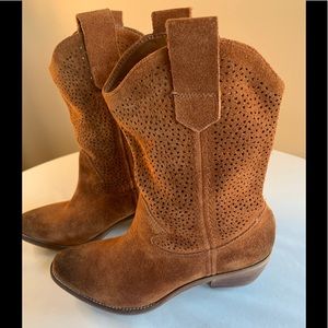 BCBGeneration Camel Boots
